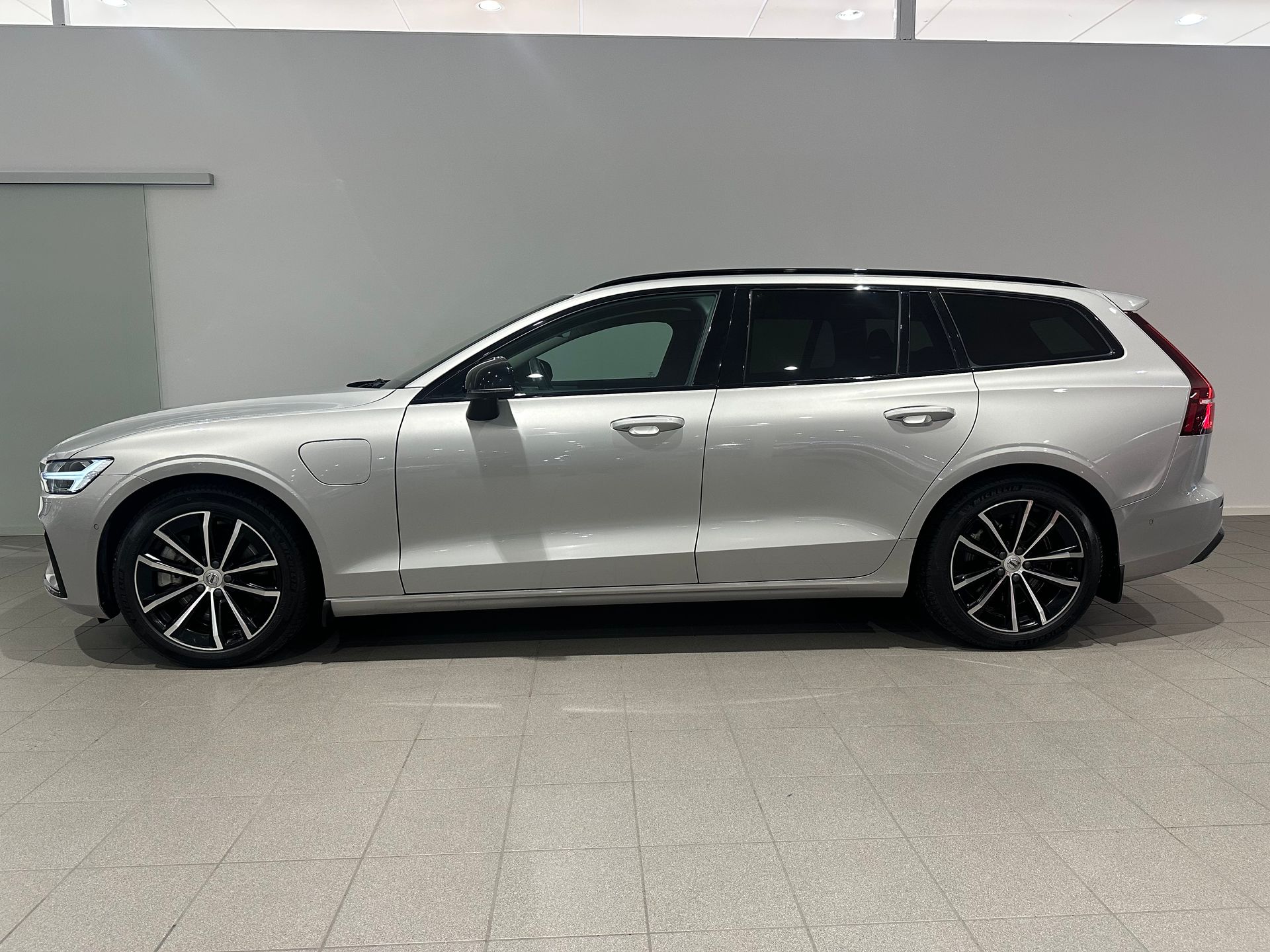 Volvo V60 T6 Plus Dark Nordic Edition 2025, bild 7/10
