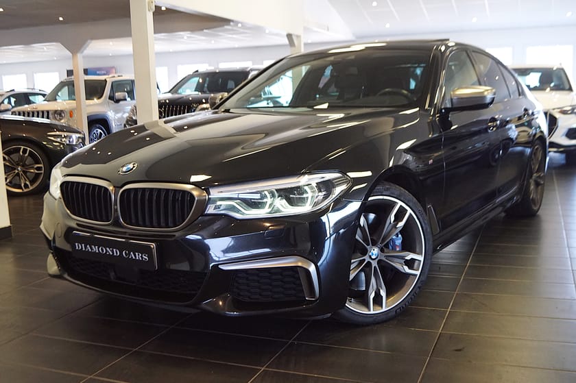 Bild 4 av BMW M550i xDrive Sedan B&W Taklucka Soft Close Night Vision Head-Up