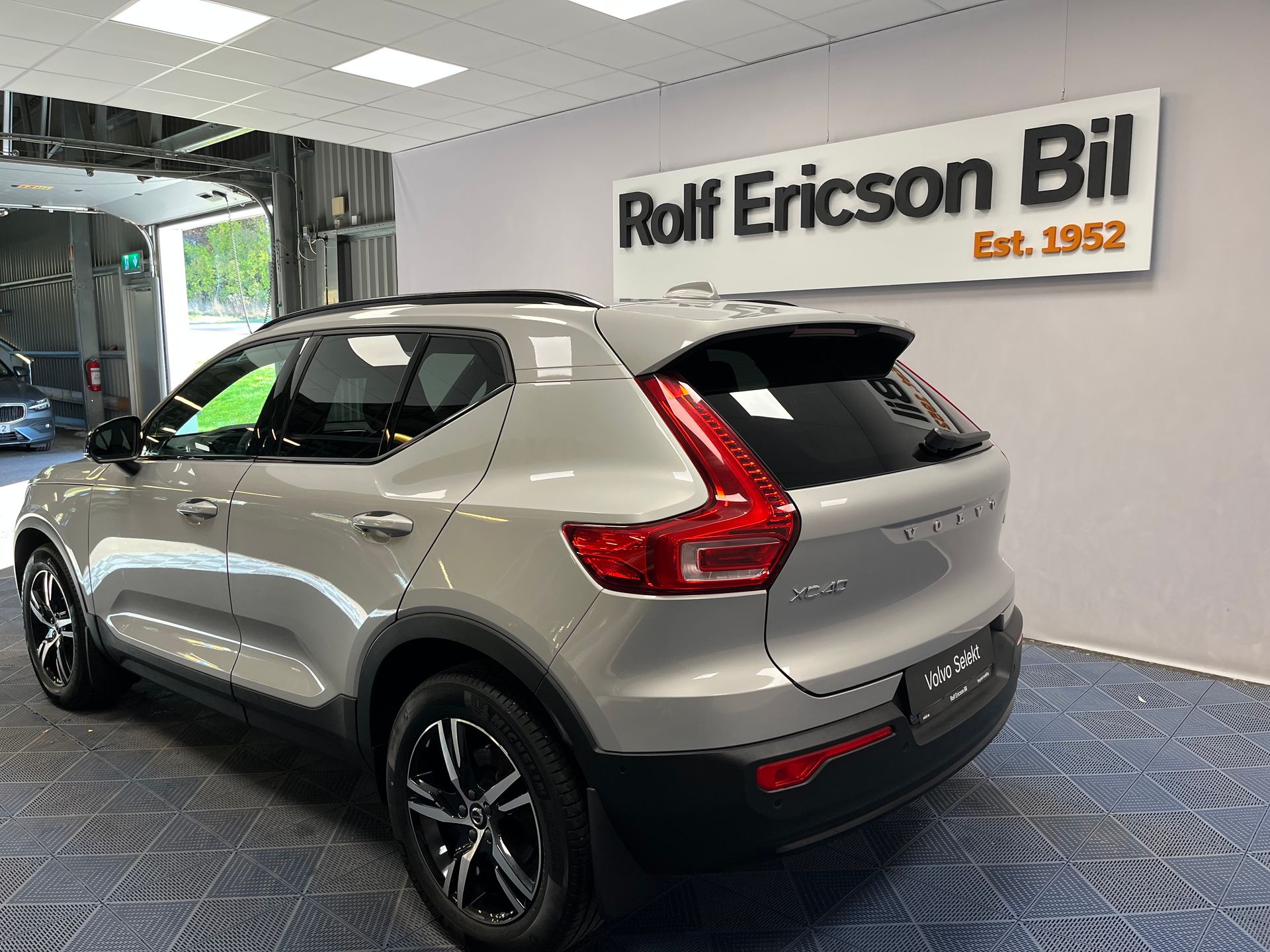 Volvo XC40 B3 FWD Bensin Plus Dark 2025, bild 3/10