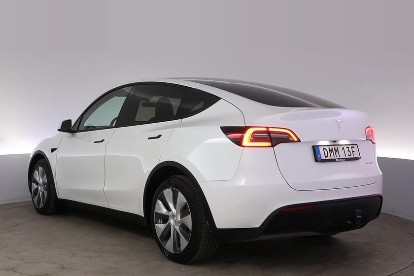 Bild 4 av Tesla Model Y Long Range AWD Autopilot Pano Drag
