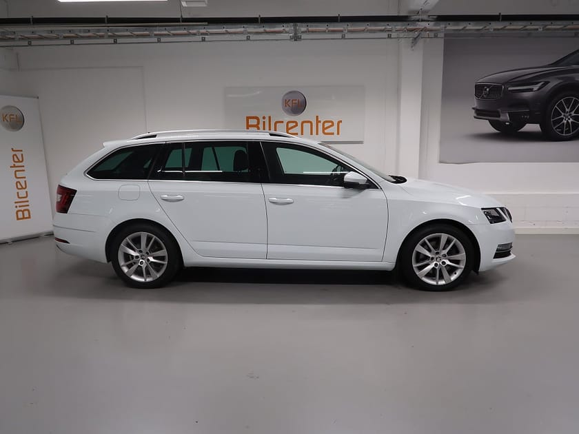 Bild 5 av Škoda Octavia Kombi Skoda 1.8 TSI 4x4 Style V-Däck ingår CANTON-Drag-Kamera-Värma
