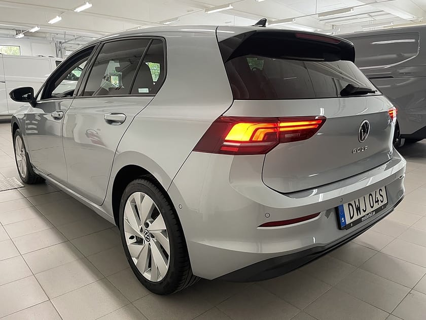 Bild 5 av Volkswagen Golf EDITION eTSI 150Hk DSG | P-VÄRMARE | KAMERA | KEYLESS |