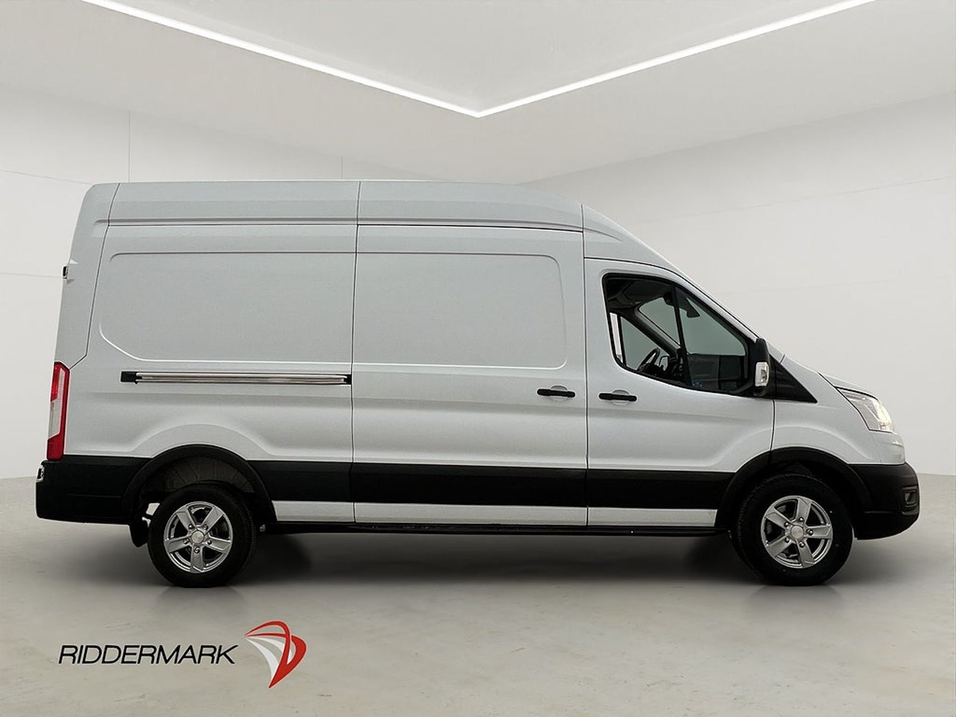 Ford Transit 2.0 EcoBlue 2020, bild 2/40
