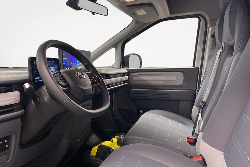 Bild 4 av Maxus e-Deliver 5 L1H1 64 kWh Skåp
