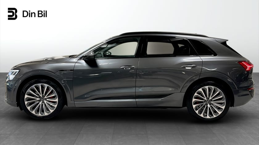 Bild 2 av Audi Q8 55 e-tron quattro 408HK S-line Selection | Pano I 360°
