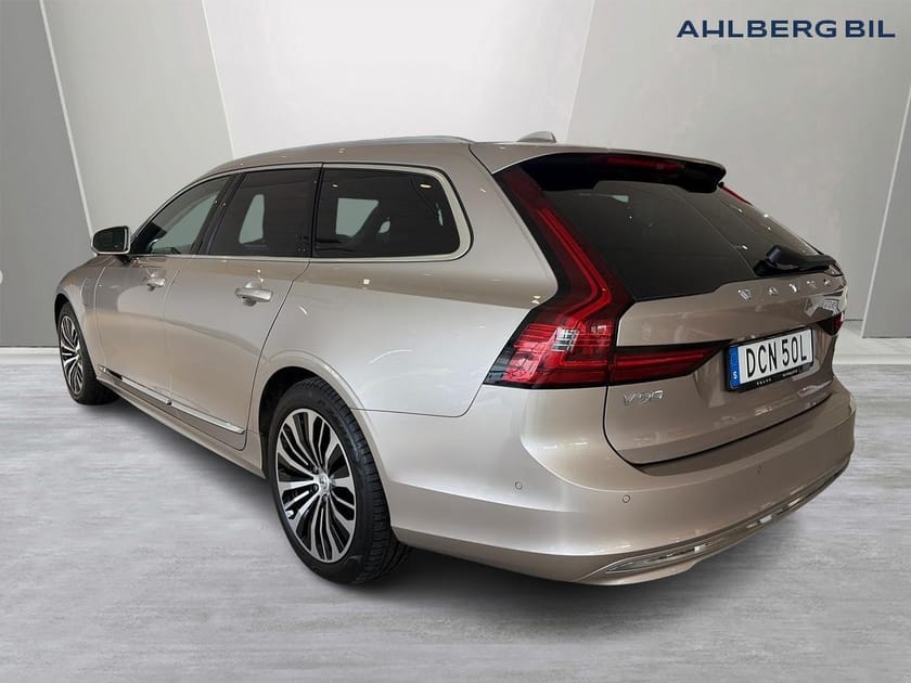 Bild 3 av Volvo V90 Recharge T6 Core Edition II, Ljuspaket, Parkeringskamera 360, Baklucka Elmanövrerad, Google Maps