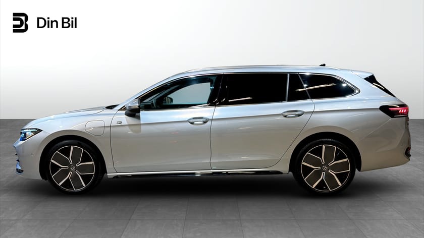 Bild 2 av Volkswagen Passat Variant eHybrid R-Line DSG Edition/Drag/Panorama