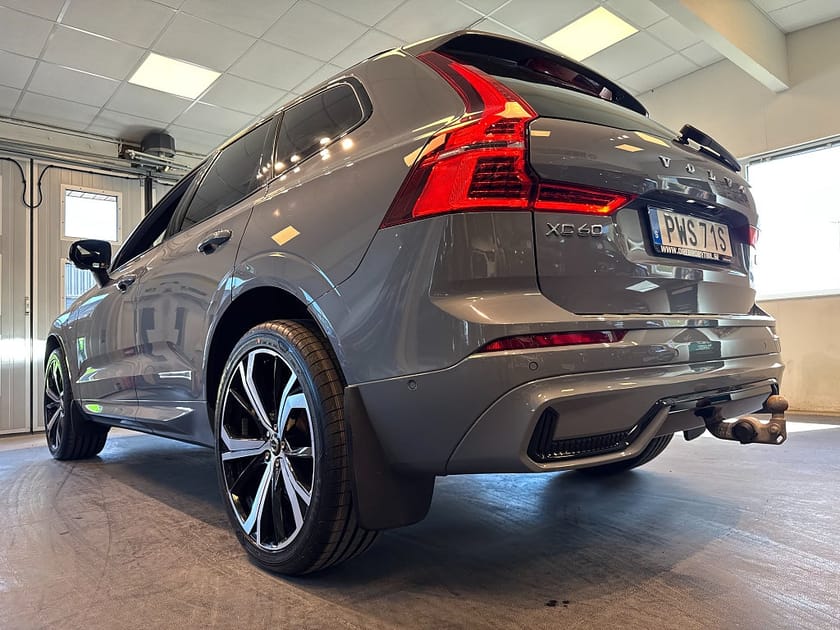 Bild 3 av Volvo XC60 Recharge T6 AWD Ultimate Dark Pano HUD B&W Drag SE SPEC