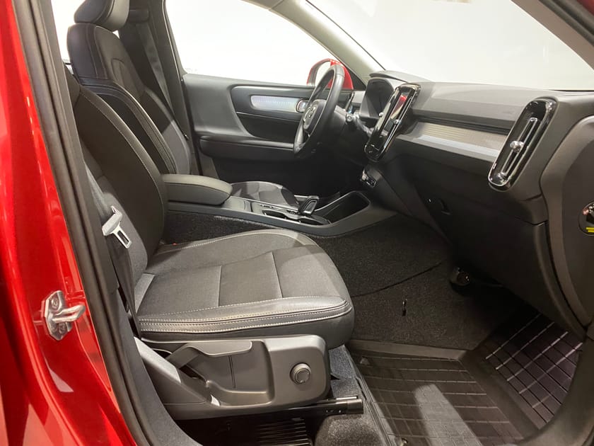Bild 4 av Volvo XC40 D4 AWD Momentum Advanced Edition