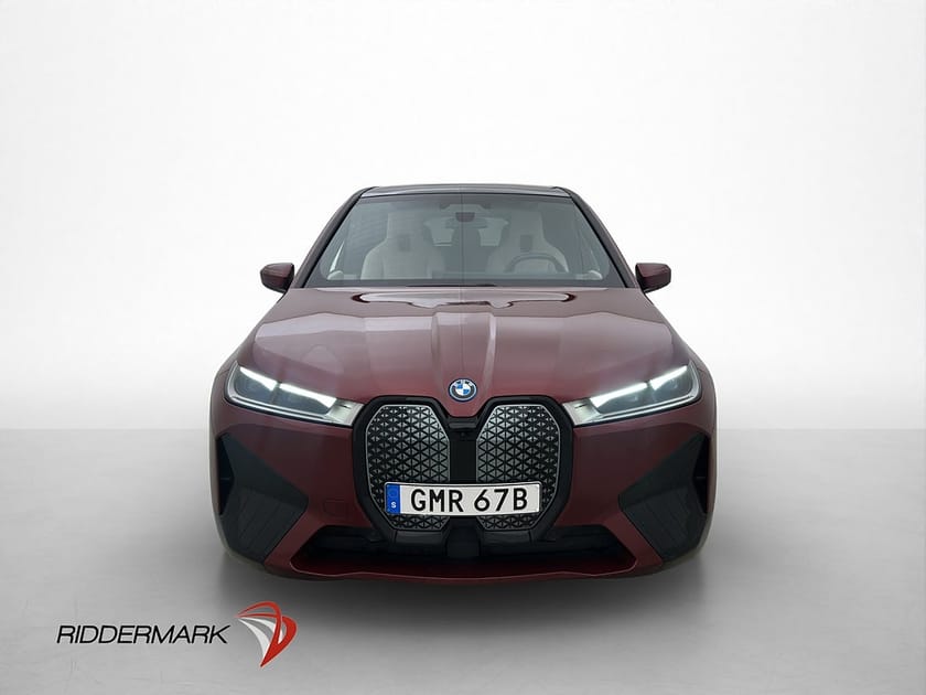 Bild 2 av BMW iX xDrive40 326hk Sport Panorama H/K 360° Skinn Dragkrok