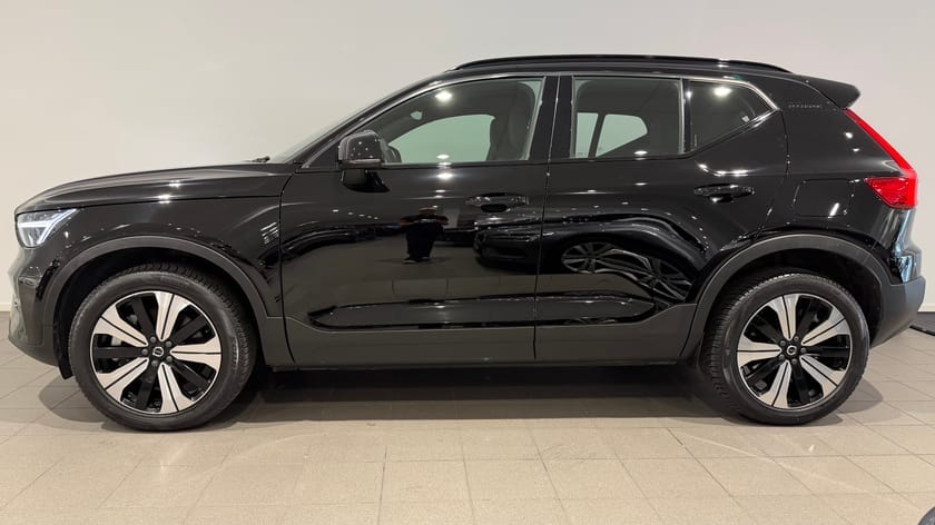 Bild 3 av Volvo XC40 Recharge Core / Farthållare / Navigation / Sensorer / Backkamera / 10 000 tillbehör /