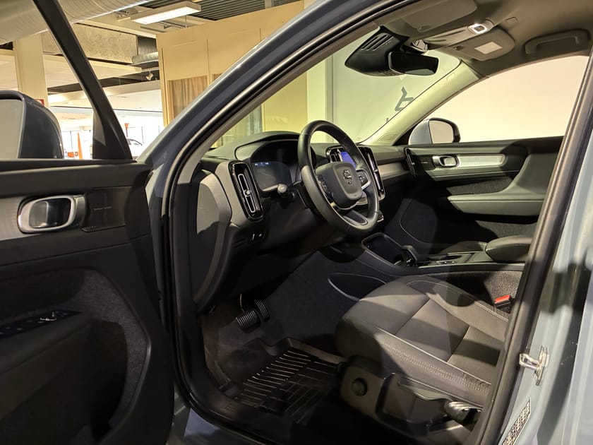 Bild 4 av Volvo XC40 B4 FWD Bensin Mom Adv Navi Pro Ed | DRAGKROK |