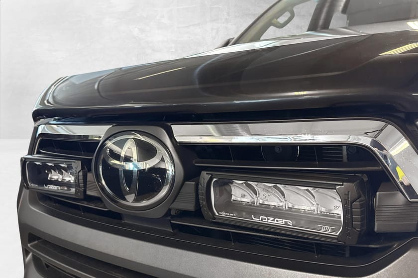 Bilde 2 av Toyota Hilux Dobbelcab Hengerfeste, Ryggekamera, El.Seter, LazerLys