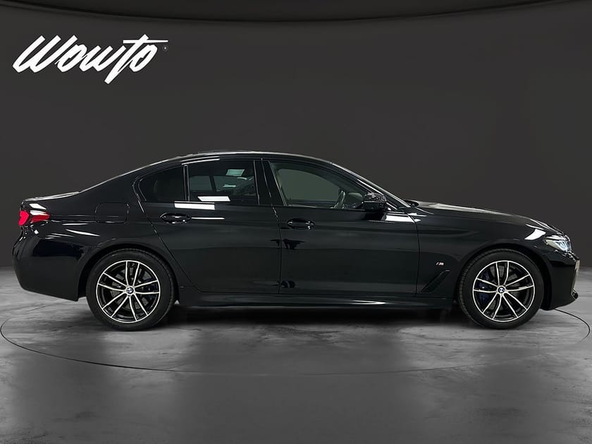 Bild 3 av BMW 545e xDrive Sedan 545 M Sport / HUD / Dragkrok / Keyless