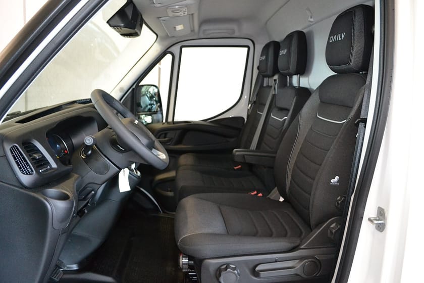 Bild 4 av Iveco Daily 35-160 Van EH Flak Chassi 2.3 JTD Hi-Matic 156hk