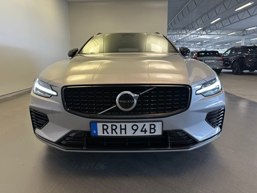 Bild 2 av Volvo V60 Recharge T6 Plus Dark / Dragkrok / Backkamera /