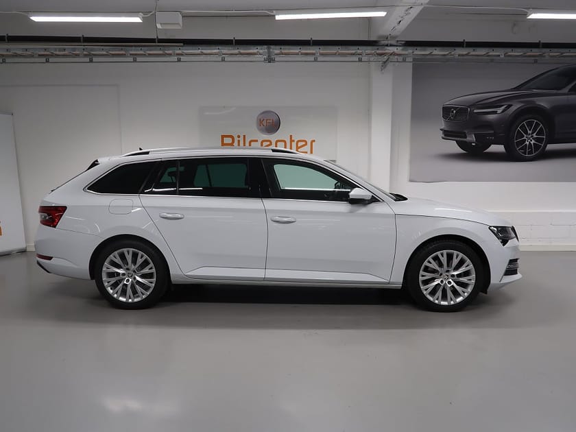 Bild 4 av Škoda Superb iV Kombi Skoda 1.4 TSI Style V-Däck ingår Cockpit-Drag-Kamera-Värma