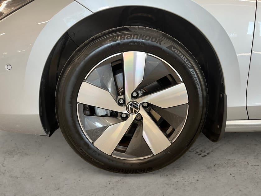 Bild 4 av Volkswagen Passat Sportscombi 1.5 eTSI 150 HK DSG Drag Värm