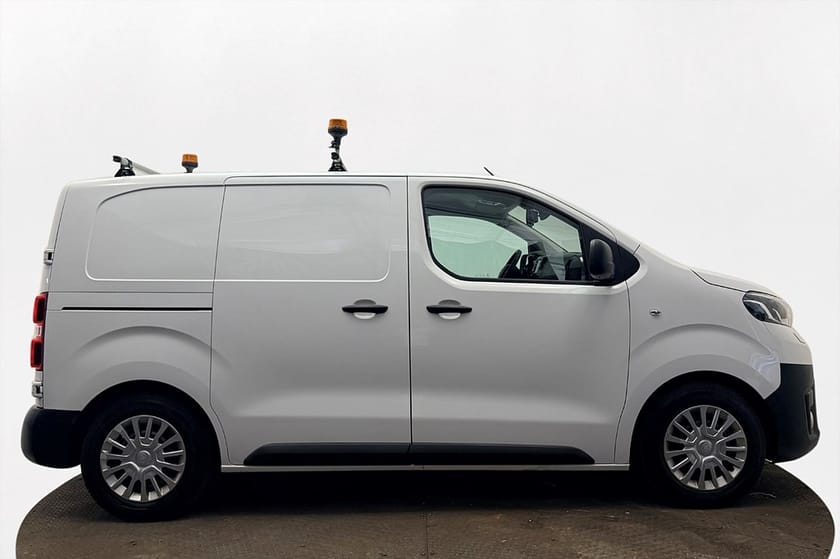 Bild 5 av Toyota Proace 1.5 D-4D 3-sits Drag Inredd Delläder Head-Up Kamera Värmare