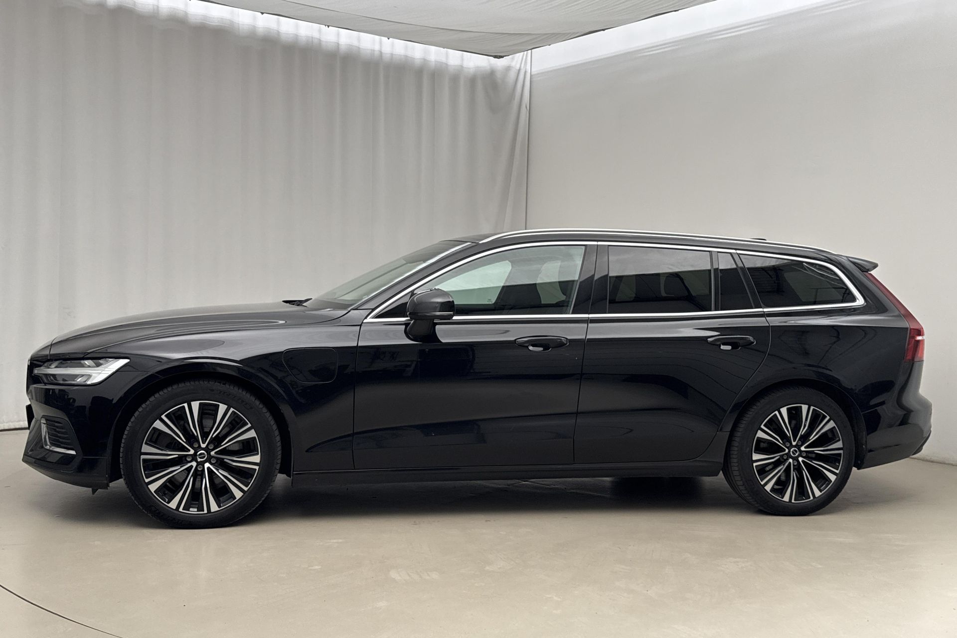Volvo V60 Recharge T6 AWD 2024, bild 2/10
