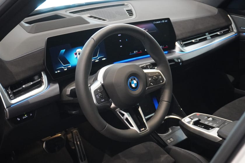 Bild 2 av BMW iX1 eDrive20 M-Sport Pro Drag DAP Panorama HUD hk