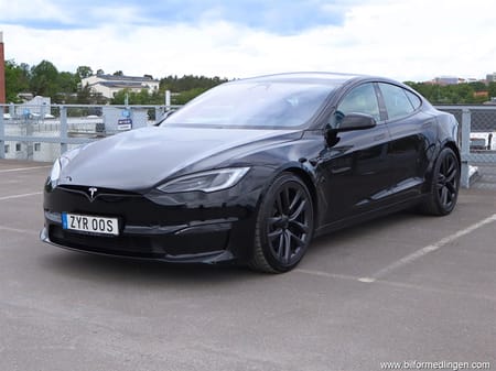 Tesla Model S Long Range 685hk S/V-hjul Yoke Moms
