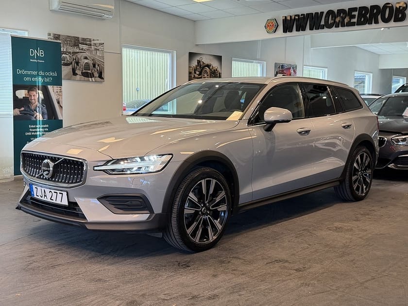 Bild 2 av Volvo V60 Cross Country B4 AWD Mildhybrid Drag Core MOMS