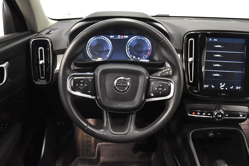 Bild 2 av Volvo XC40 D3 Momentum D-värm VOC Navi Rattv