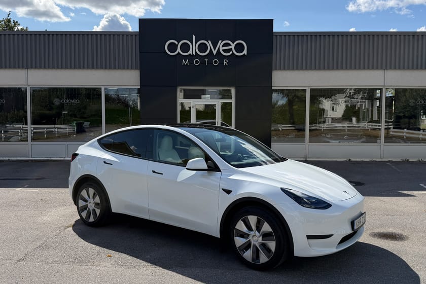Bild 1 av Tesla Model Y Standard Range RWD 299 hk Automat - Drag, Ljust helskinn