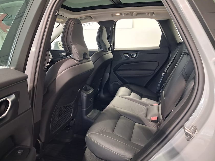 Bild 4 av Volvo XC60 T6 Recharge Core Bright plug in AWD 350HK 4x4 Panorama