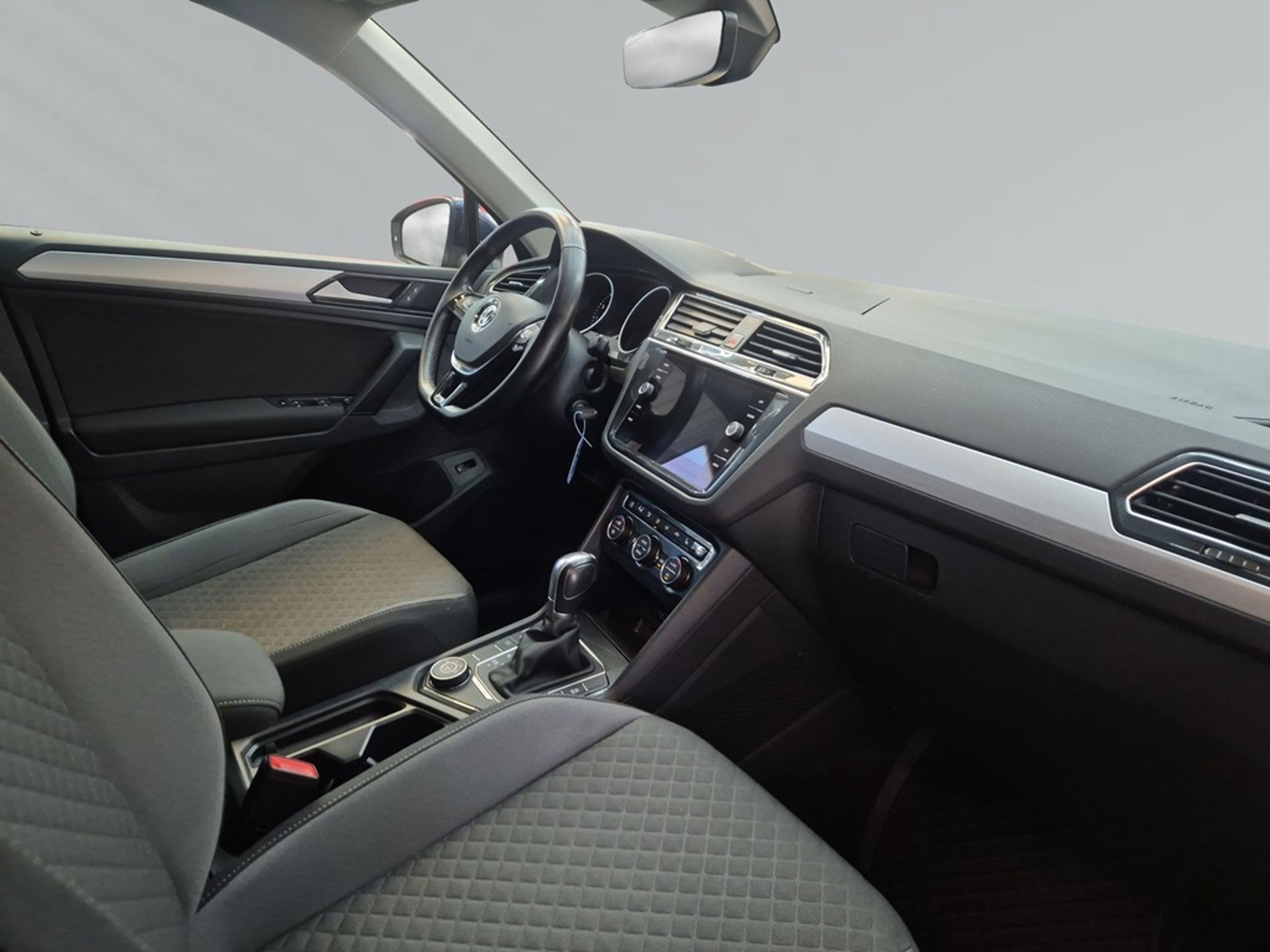 Volkswagen Tiguan 2018, photo 6/9