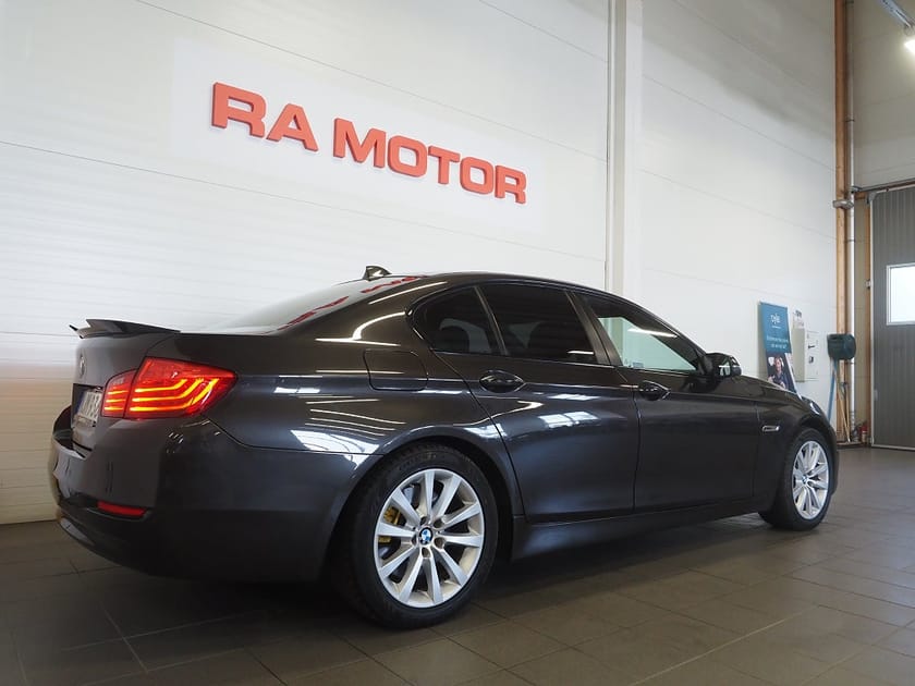 Bild 4 av BMW 530d xDrive Sedan 530 Navi Taklucka H/K D-Värm Drag Skinn
