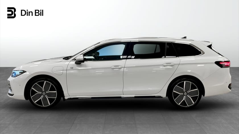 Bild 2 av Volkswagen Passat Variant eHybrid SC e-Hybrid / R-Line / Drag / Harman Kardon