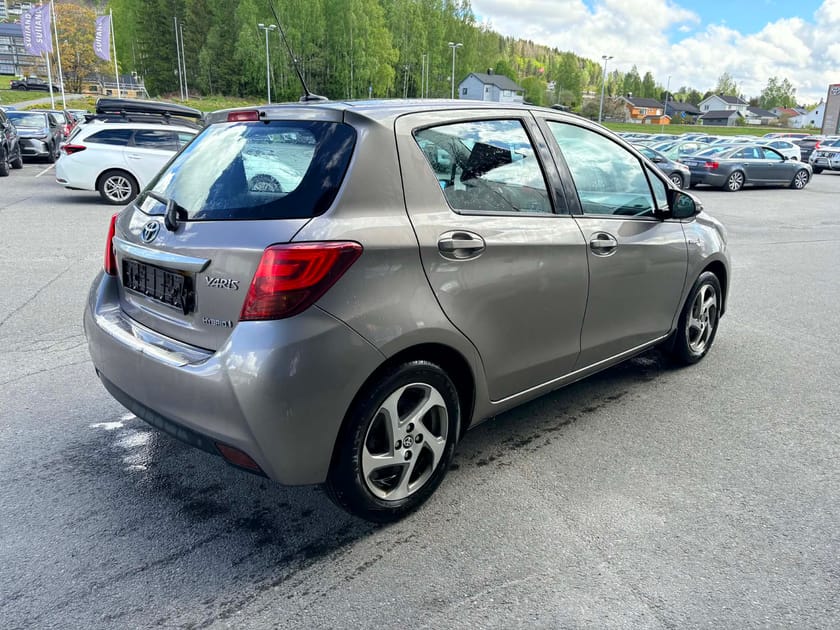 Bilde 4 av Toyota Yaris Hybrid Komplett service I God teknisk stand I Garanti