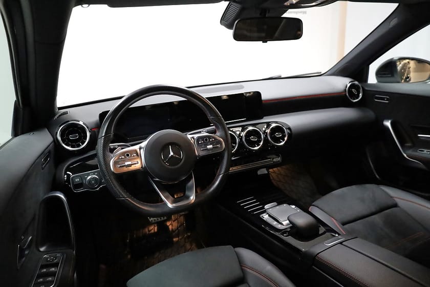 Bild 3 av Mercedes-Benz A 180 7G-DCT AMG Line | Dragkrok | Backkamera | En ägare