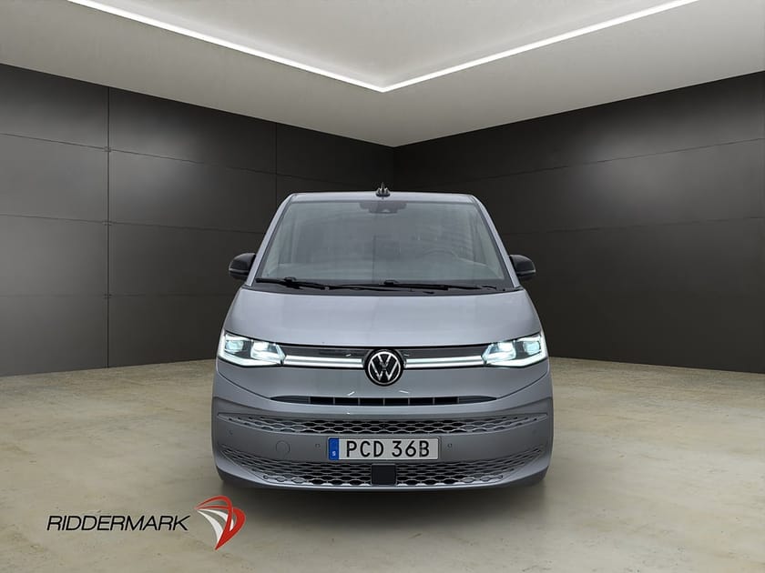 Bild 4 av Volkswagen Multivan eHybrid Cockpit Pano Drag 360° CARPLAY