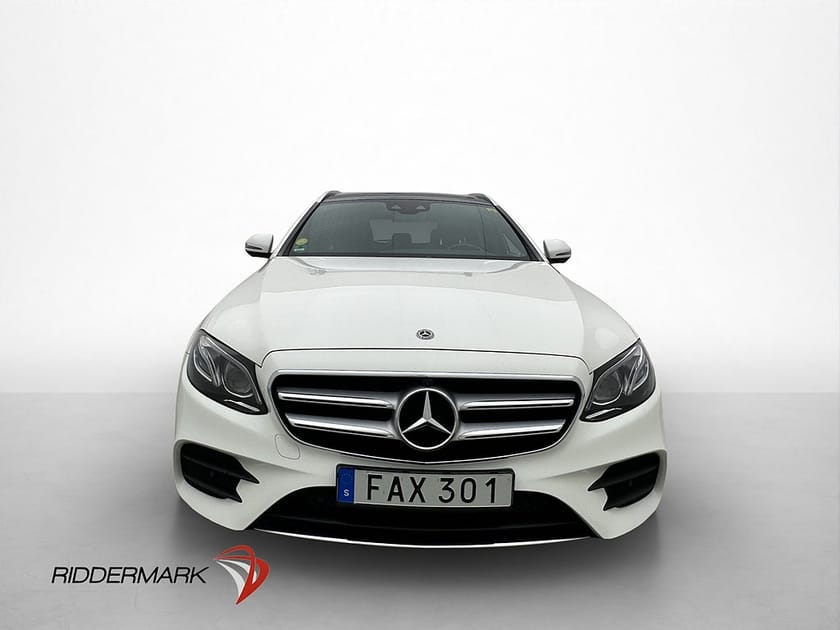 Bild 2 av Mercedes-Benz E 220 T d E220 AMG Wide Burmester 360° Skinn Drag