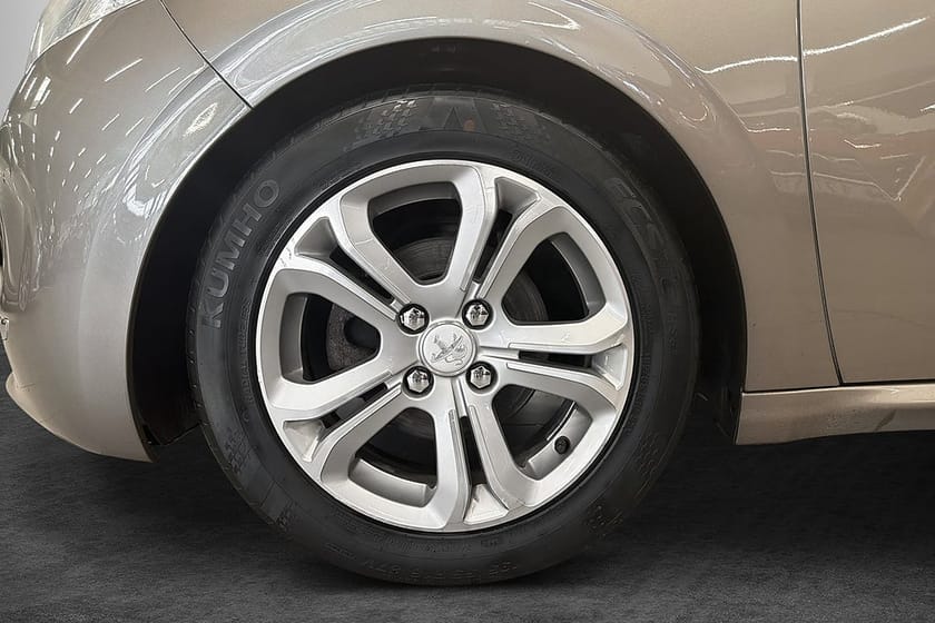 Bild 2 av Peugeot 208 5-dörrar 1.6 e-HDi 92 8v EGS (92hk) ACC Nybytt Kamrem