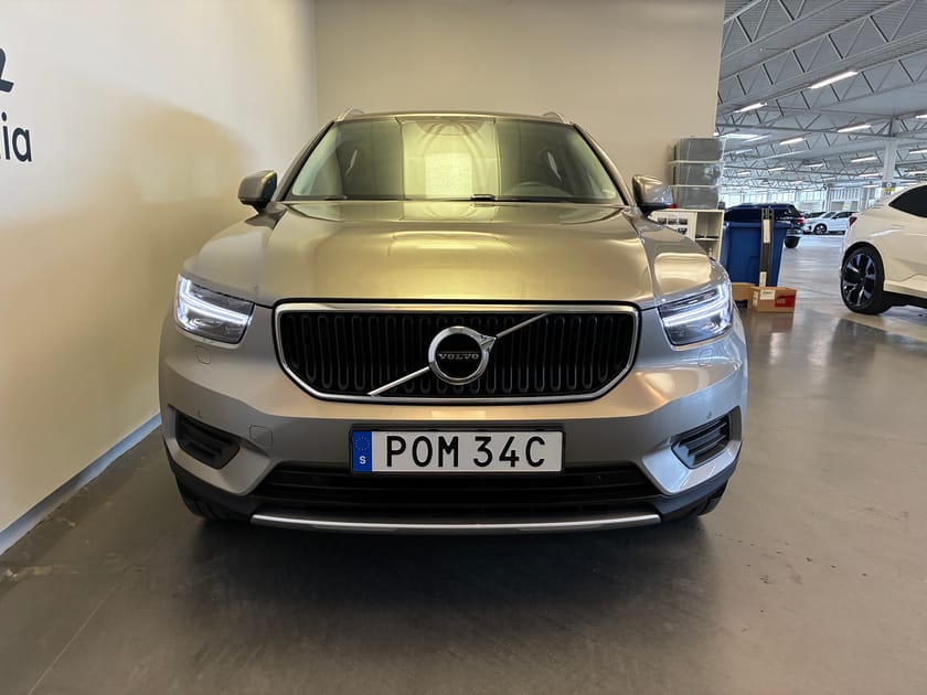 Bild 2 av Volvo XC40 T3 FWD aut Momentum Advanced / Keyless / Dragkrok / Backkamera / Elbaklucka /