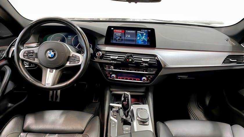 Bild 4 av BMW 530d xDrive Touring D  M Sport Panorama Komfortstol med minne HUD