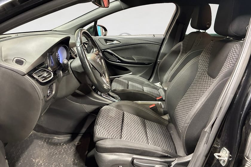 Bild 3 av Opel Astra 1.4 EDIT ecoFLEX 150 HK AUT DYNAMIC KEYLESS M&K PDC 17"
