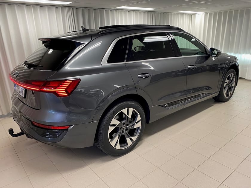 Bild 3 av Audi Q8 55 e-tron quattro 300KW "SE SPEC"