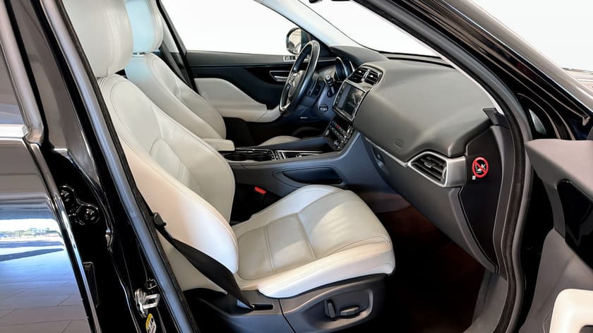 Bild 3 av Jaguar F-Pace 20d AWD 180Hk / Kamera / Navigation / Meridian