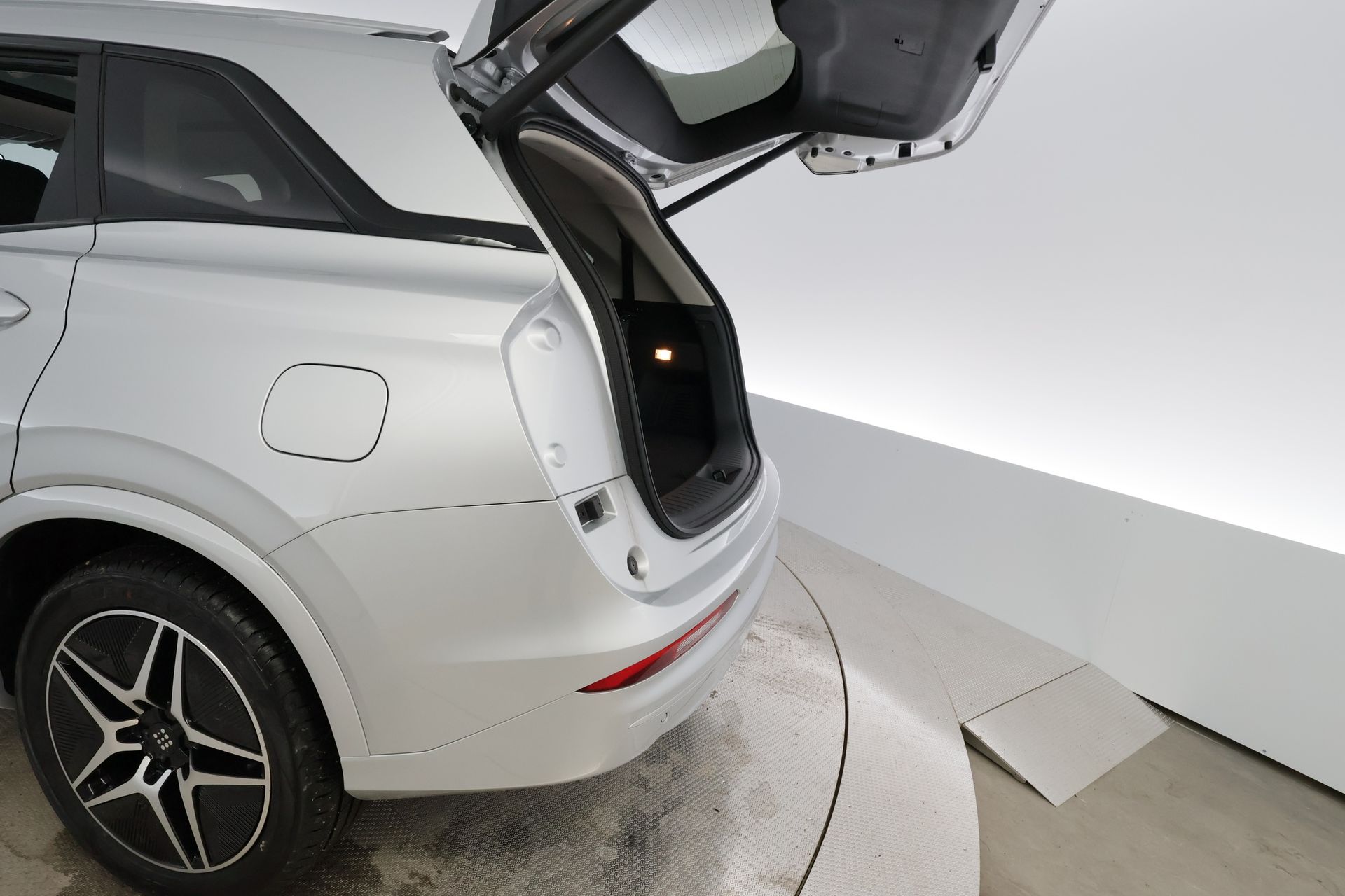 DFSK E5 Plug-in Hybrid 283hk 2024, photo 7/10