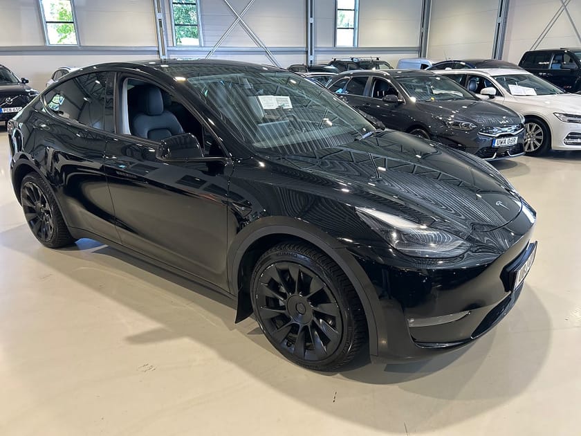 Bild 2 av Tesla Model Y Long Range AWD 514hk / Moms