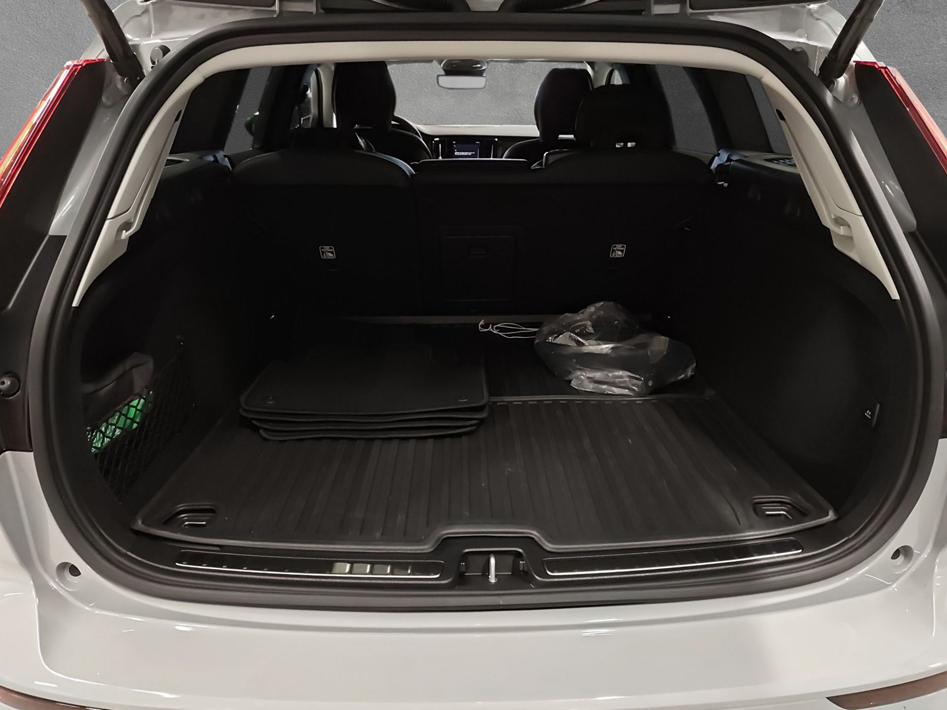 Volvo V60 T6 Plus Dark Nordic Edition 2026, bild 7/10
