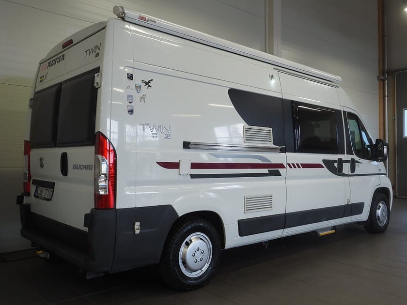 Bild 4 av Adria Mobil Twin SP 120hk | Markis | Dragkrok | Under 6m | Plåtis