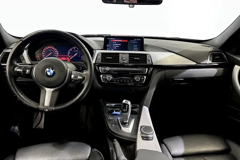 BMW 320i xDrive Touring