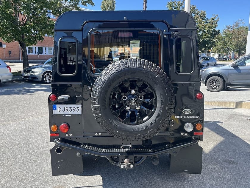 Bild 3 av Land Rover Defender 110 Kombi 2.2 TD4 XS Black Design Pack | Sista generationen