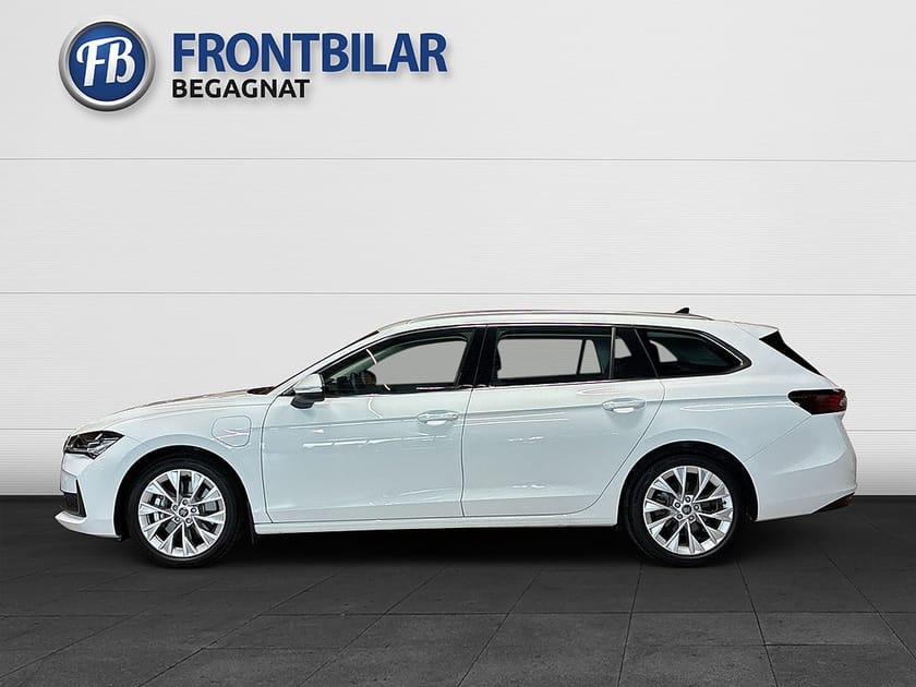 Bild 5 av Škoda Superb iV Kombi Skoda Kombi/B-kamera/Adaptiv fart/Keyless/El-stolar/drag